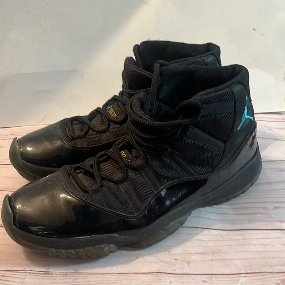 AIR JORDAN 11 XI RETRO USED SIZE 13.5 BLACK GAMMA BLUE VARSITY MAIZE